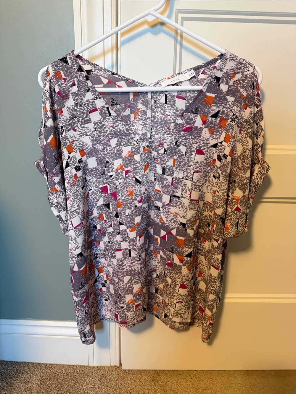 Lush Printed V-Neck Blouse w/Peekaboo shoulder. Gray with Pink & Orange Accents